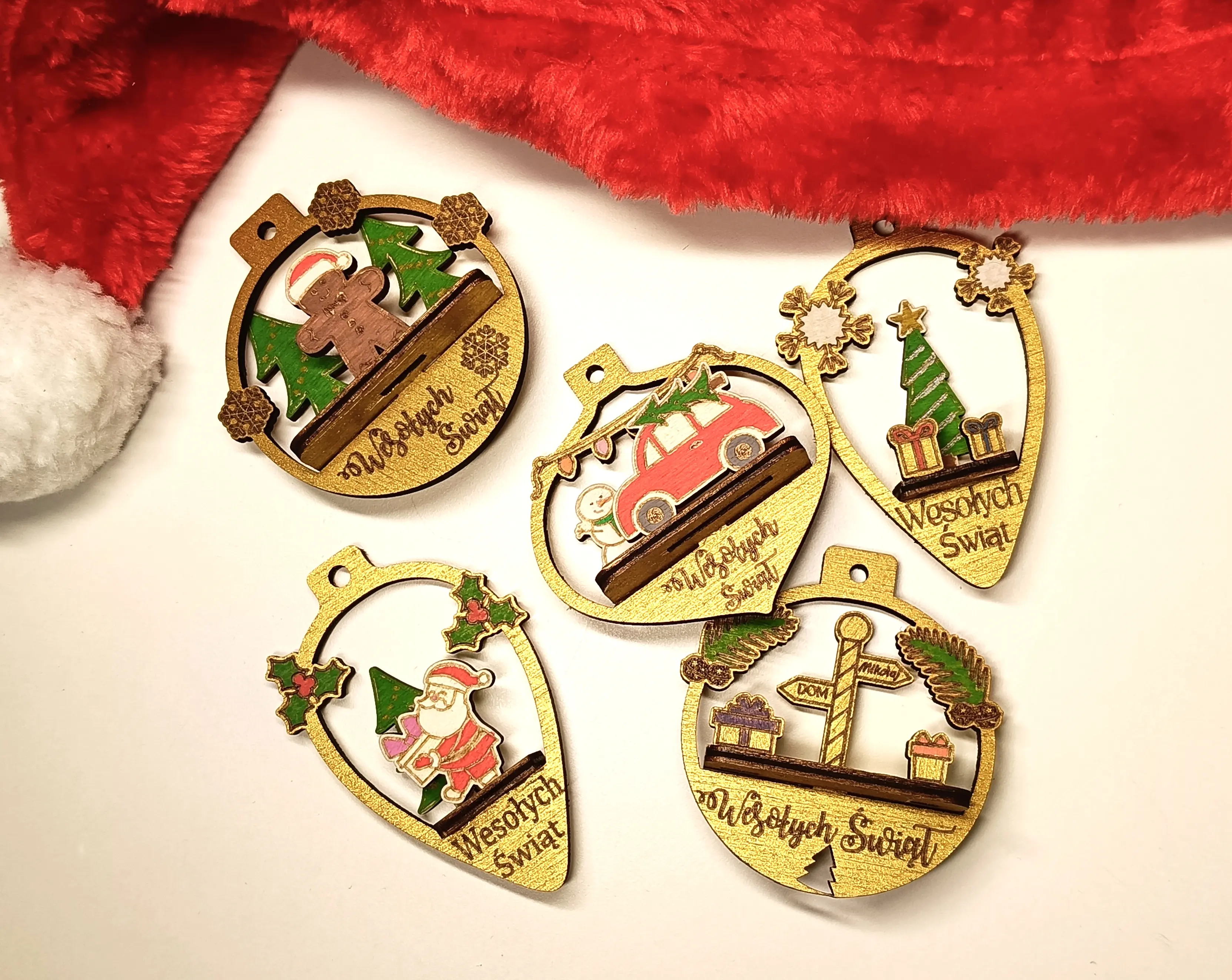 Drewniane bąbki w stylu świątecznym